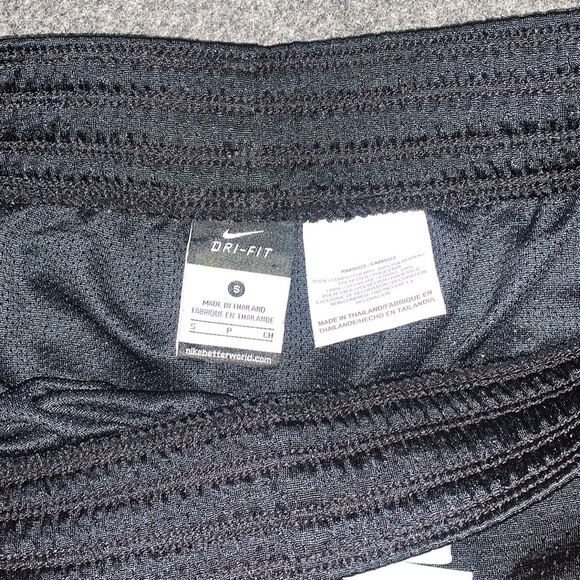 Nike Shorts - Picture 2 of 3